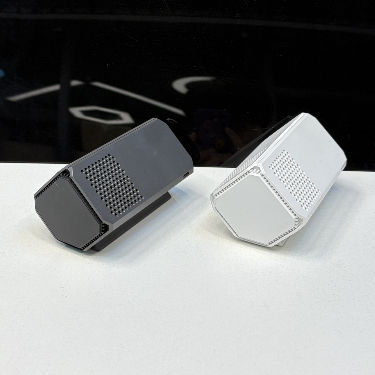 Компактный автомобильный очиститель воздуха с настраиваемыми цветами и плазменным стерилизатором воздуха, сертифицированный CE/FCC/RoHS